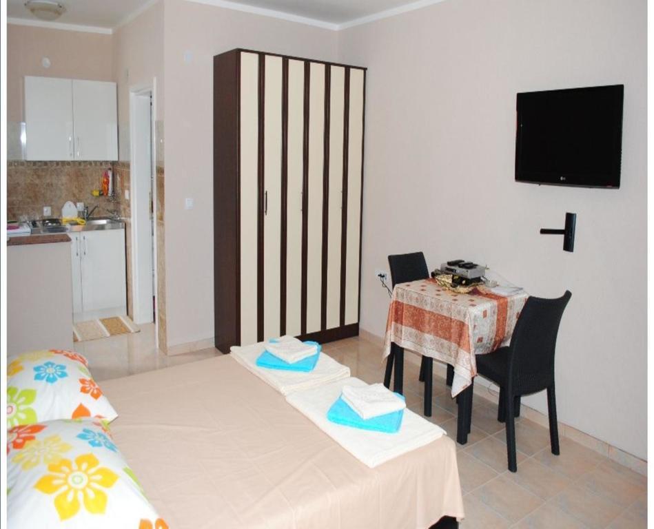 Apartments Anne Petrovac Rom bilde
